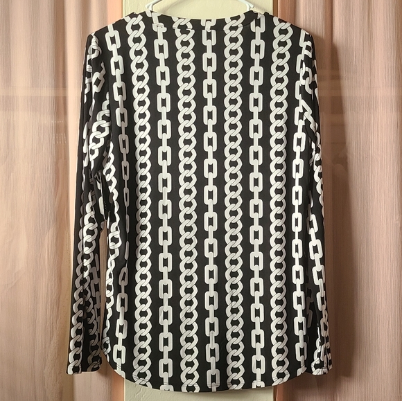 Black & White Chain Patterned Blouse - Picture 2 of 5